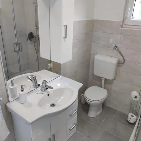 Apartment Na Zeleni Cesti / On The Road *