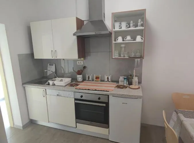 Na Zeleni Cesti / On The Road شقة Dekani