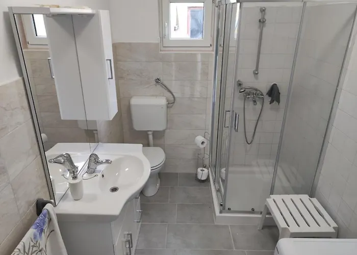 شقة Na Zeleni Cesti / On The Road Dekani