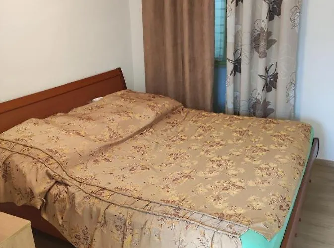 Na Zeleni Cesti / On The Road شقة