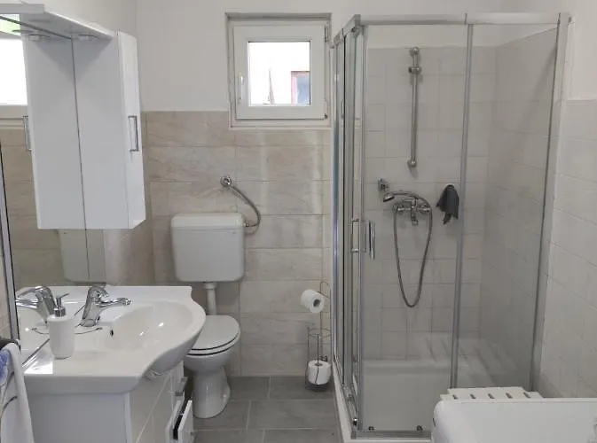 شقة Na Zeleni Cesti / On The Road *