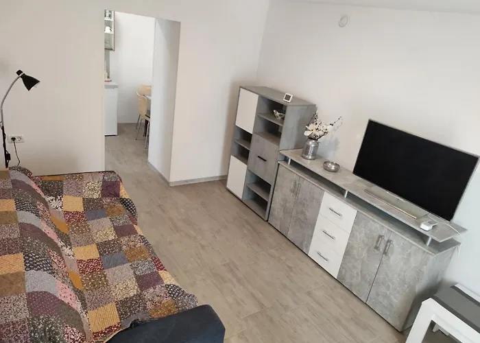 Na Zeleni Cesti / On The Road شقة *